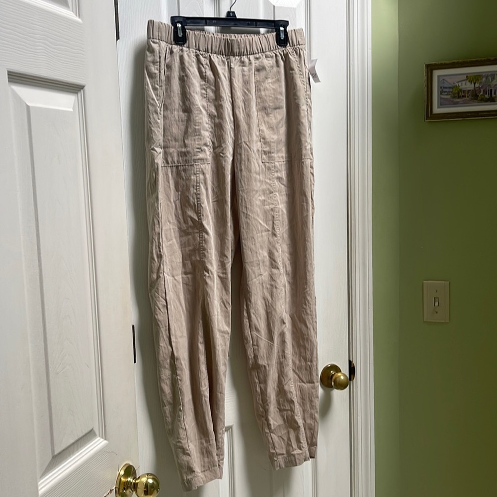 Gap lightweight khaki pants